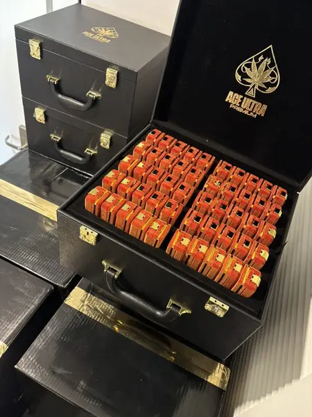 Black Badge 100pc Ace Ultra Premium Carts vape product
