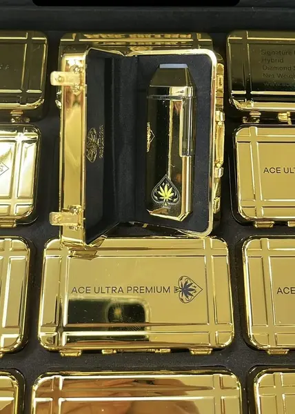 Signature Gold 10pc Ace Ultra Premium Carts vape product